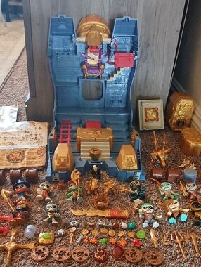 Treasure X Gold King's Tomb Playset with Lot of Figurines And Accessories